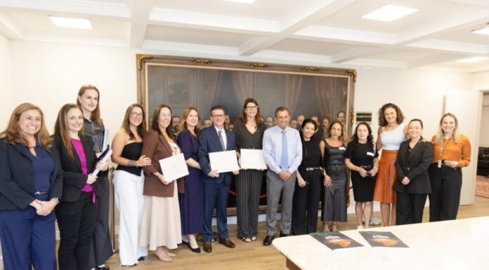 ALESC HOMENAGEIA FCDL-SC E DESTACA PROTAGONISMO FEMININO NO EMPREENDEDORISMO CATARINENSE