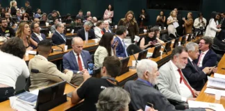 CCJ DA CÂMARA ADIA VOTAÇÃO DE PEC QUE EXTINGUE ESCALA 6X1