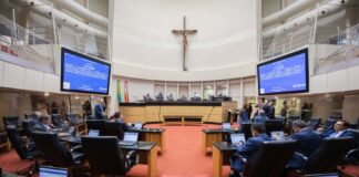 PARLAMENTARES DEFENDEM ATUAÇÃO E RESULTADOS DA SEGURANÇA PÚBLICA DURANTE SESSÃO NA ALESC