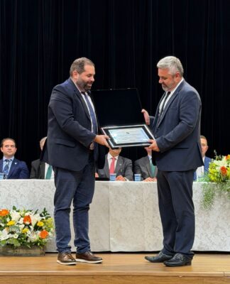 COBALCHINI RECEBE TÍTULO DE CIDADÃO HONORÁRIO DE PALHOÇA E REFORÇA COMPROMISSO COM O DESENVOLVIMENTO REGIONAL