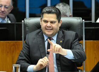 BANCO MASTER: DAVI ALCOLUMBRE DIZ QUE LEITURA DE PEDIDOS DE CPMI É DECISÃO DA PRESIDÊNCIA DO CONGRESSO