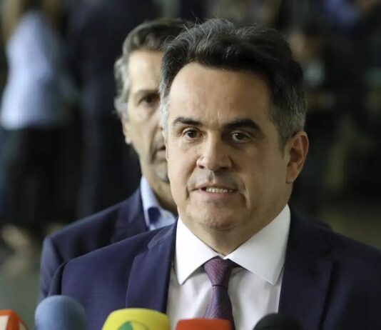 Senador Ciro Nogueira é alvo de restrições impostas pelo STF após investigação da Polícia Federal apontar suposto favorecimento ao Banco Master em troca de benefícios financeiros e vantagens pessoais. (Fabio Rodrigues Pozzebom/Agência Brasil)