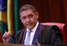 NUNES MARQUES ASSUME COMANDO DO TSE E SERÁ RELATOR DO PEDIDO DE REVISÃO DA PENA DE BOLSONARO NO STF