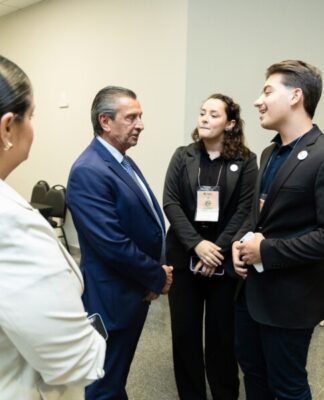 “PARTICIPAR DA POLÍTICA É TRANSFORMAR REALIDADES”, AFIRMA JULIO GARCIA A ESTUDANTES DO ESTÁGIO VISITA NA ALESC
