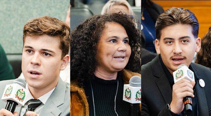 VOZES QUE TRANSFORMAM A POLÍTICA: HISTÓRIAS DE SUPERAÇÃO MARCAM O ESTÁGIO VISITA NA ALESC