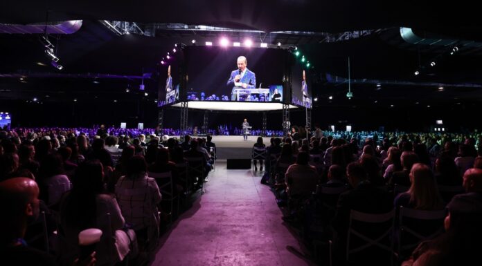 JORGINHO MELLO DESTACA FORÇA DA ADVOCACIA CATARINENSE E PROTAGONISMO SOCIAL DE SC NA ABERTURA DA MAIOR CONFERÊNCIA JURÍDICA DO ESTADO