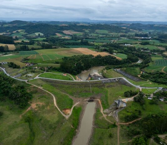 GOVERNO DE SANTA CATARINA INVESTE R$ 95 MILHÕES PARA REFORÇAR SISTEMA DE CONTENÇÃO DE CHEIAS NO VALE DO ITAJAÍ