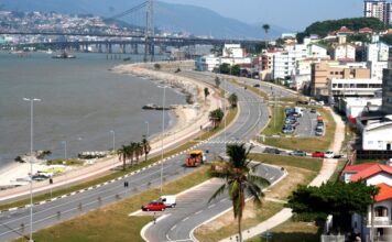 VANDALISMO E DESGASTE PREOCUPAM: EQUIPAMENTOS DE LAZER DA BEIRA-MAR CONTINENTAL EM FLORIANÓPOLIS PASSAM POR REVITALIZAÇÃO