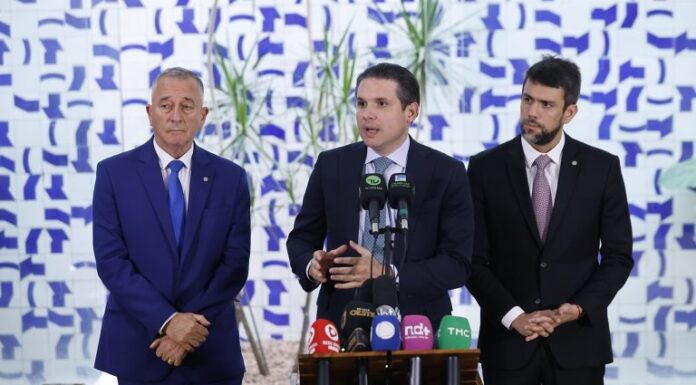 CÂMARA QUER VOTAR PEC QUE REDUZ JORNADA E ACABA COM ESCALA 6X1 NA PRÓXIMA SEMANA