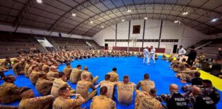 DEFESA PESSOAL E TÉCNICAS DE IMOBILIZAÇÃO REFORÇAM CAPACITAÇÃO DA POLICIA MILITAR EM FLORIANÓPOLIS
