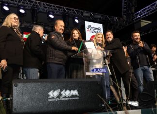GOVERNADOR PARTICIPA DA ABERTURA DA 36ª FESTA DO PINHÃO E AUTORIZA RECURSOS PARA A SAÚDE, EDUCAÇÃO E CONSTRUÇÃO DE MORADIAS EM LAGES