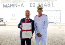 GOVERNADOR JORGINHO MELLO RECEBE ORDEM DO MÉRITO NAVAL EM CERIMÔNIA NA CAPITANIA DOS PORTOS