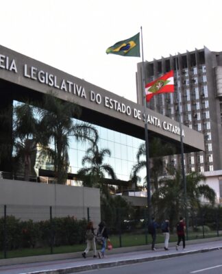 MINISTRA DA CULTURA PARTICIPA DE ENCONTRO NA ALESC PARA DEBATER POLÍTICAS CULTURAIS EM SANTA CATARINA