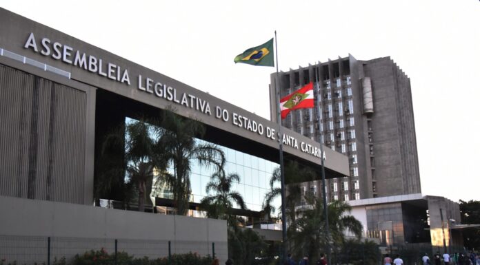 MINISTRA DA CULTURA PARTICIPA DE ENCONTRO NA ALESC PARA DEBATER POLÍTICAS CULTURAIS EM SANTA CATARINA