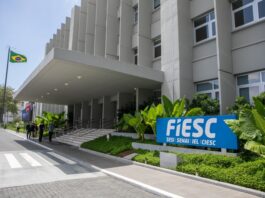 FIESC HOMENAGEIA LÍDERES QUE TRANSFORMARAM A INDÚSTRIA CATARINENSE E RECONHECE LEGADO DE MARIO CEZAR DE AGUIAR