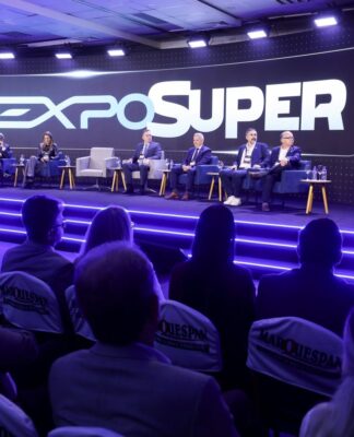 EXPOSUPER 2026 REÚNE 25 MIL PROFISSIONAIS E REFORÇA PROTAGONISMO DO VAREJO CATARINENSE EM BALNEÁRIO CAMBORIÚ