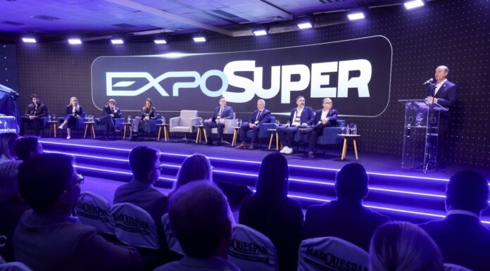 EXPOSUPER 2026 REÚNE 25 MIL PROFISSIONAIS E REFORÇA PROTAGONISMO DO VAREJO CATARINENSE EM BALNEÁRIO CAMBORIÚ