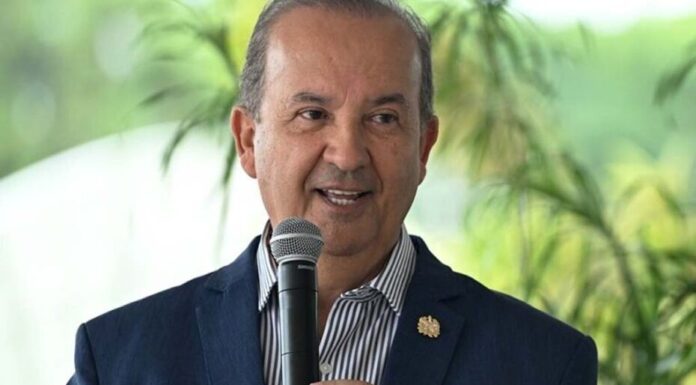 PESQUISA FUTURA/APEX APONTA AMPLA VANTAGEM DE JORGINHO MELLO E INDICA REELEIÇÃO NO PRIMEIRO TURNO EM SANTA CATARINA