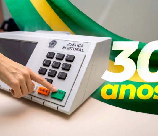 DAS INTERMINÁVEIS HORAS DE APURAÇÃO AO BIP DA CONFIRMAÇÃO: A REVOLUÇÃO DA URNA ELETRÔNICA COMPLETA 30 ANOS