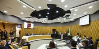 TCE APROVA POR UNANIMIDADE AS CONTAS DO GOVERNO DE SANTA CATARINA E DESTACA EQUILÍBRIO FISCAL E INVESTIMENTOS RECORDES