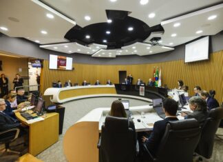 TCE APROVA POR UNANIMIDADE AS CONTAS DO GOVERNO DE SANTA CATARINA E DESTACA EQUILÍBRIO FISCAL E INVESTIMENTOS RECORDES