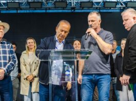 GOVERNADOR REFORÇA APOIO ÀS TRADIÇÕES CATARINENSES E LEVA INVESTIMENTOS A MUNICÍPIOS DURANTE FESTAS REGIONAIS