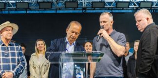 GOVERNADOR REFORÇA APOIO ÀS TRADIÇÕES CATARINENSES E LEVA INVESTIMENTOS A MUNICÍPIOS DURANTE FESTAS REGIONAIS