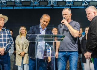 GOVERNADOR REFORÇA APOIO ÀS TRADIÇÕES CATARINENSES E LEVA INVESTIMENTOS A MUNICÍPIOS DURANTE FESTAS REGIONAIS