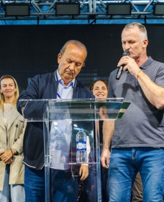GOVERNADOR REFORÇA APOIO ÀS TRADIÇÕES CATARINENSES E LEVA INVESTIMENTOS A MUNICÍPIOS DURANTE FESTAS REGIONAIS