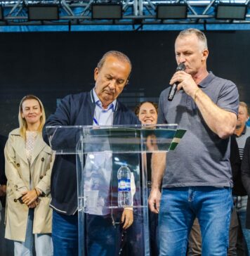 GOVERNADOR REFORÇA APOIO ÀS TRADIÇÕES CATARINENSES E LEVA INVESTIMENTOS A MUNICÍPIOS DURANTE FESTAS REGIONAIS