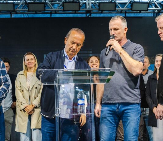 GOVERNADOR REFORÇA APOIO ÀS TRADIÇÕES CATARINENSES E LEVA INVESTIMENTOS A MUNICÍPIOS DURANTE FESTAS REGIONAIS