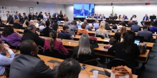 CÂMARA DOS DEPUTADOS: CCJ ADIA NOVAMENTE VOTAÇÃO DA PEC QUE REDUZ MAIORIDADE PENAL PARA 16 ANOS