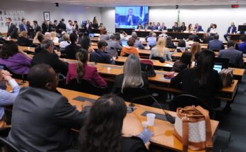 CÂMARA DOS DEPUTADOS: CCJ ADIA NOVAMENTE VOTAÇÃO DA PEC QUE REDUZ MAIORIDADE PENAL PARA 16 ANOS