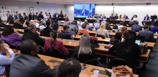 CÂMARA DOS DEPUTADOS: CCJ ADIA NOVAMENTE VOTAÇÃO DA PEC QUE REDUZ MAIORIDADE PENAL PARA 16 ANOS