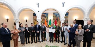 GOVERNADOR JORGINHO MELLO OFICIALIZA INSTALAÇÃO DE EMPRESA INDIANA EM SC DURANTE ENCONTRO COM O EMBAIXADOR DA ÍNDIA