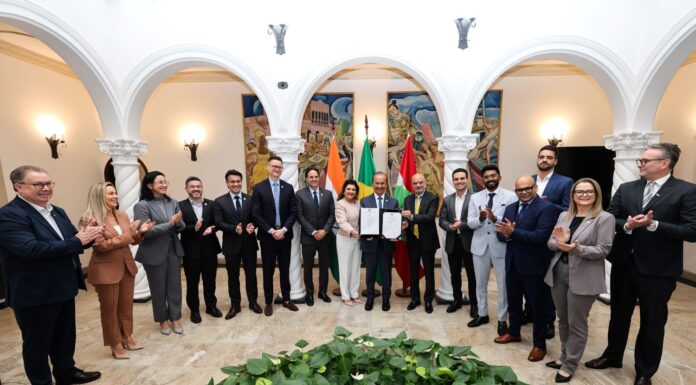 GOVERNADOR JORGINHO MELLO OFICIALIZA INSTALAÇÃO DE EMPRESA INDIANA EM SC DURANTE ENCONTRO COM O EMBAIXADOR DA ÍNDIA