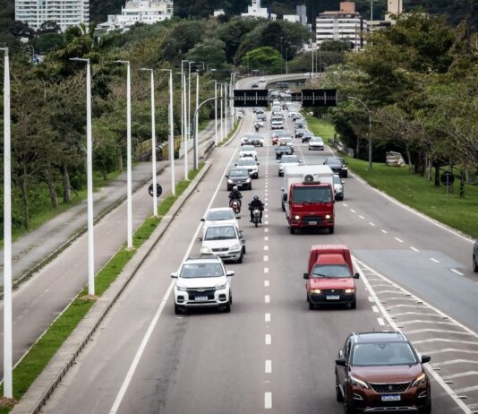 FLORIANÓPOLIS DÁ PASSO RUMO AO FUTURO E APROVA PRIMEIROS PONTOS PÚBLICOS PARA RECARGA DE VEÍCULOS ELÉTRICOS