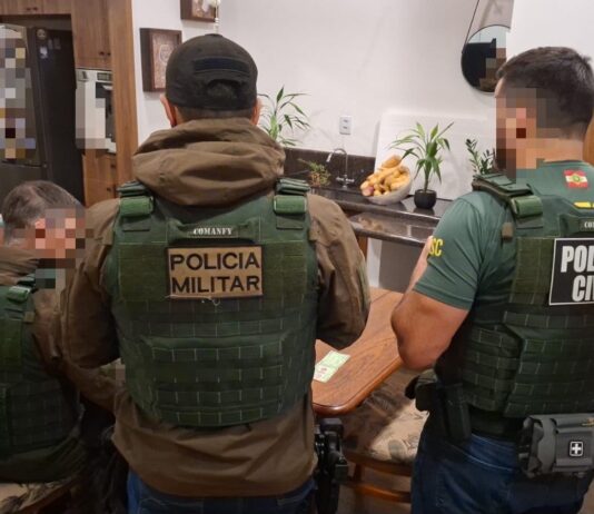 GAECO: OPERAÇÃO “PÃO E CIRCO” DESARTICULA SUPOSTO CARTEL DE SHOWS E MIRA ESQUEMA MILIONÁRIO DE FRAUDES EM LICITAÇÕES EM SC