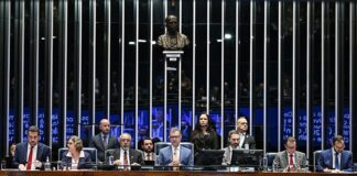 FIM DA ESCALA 6X1 AVANÇA NO SENADO E MOBILIZA EMBATE ENTRE TRABALHADORES, GOVERNO E SETOR PRODUTIVO