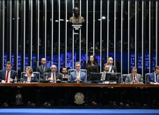 FIM DA ESCALA 6X1 AVANÇA NO SENADO E MOBILIZA EMBATE ENTRE TRABALHADORES, GOVERNO E SETOR PRODUTIVO