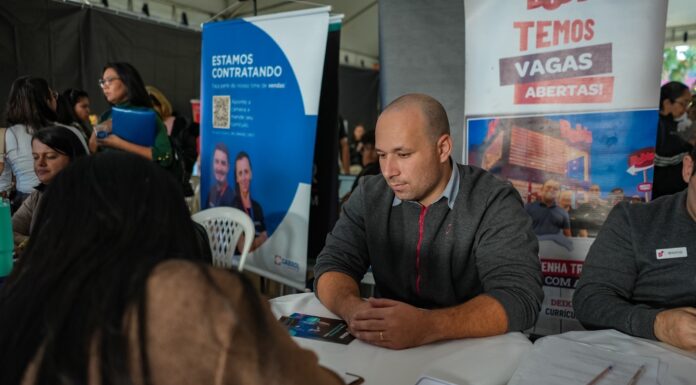 FEIRÃO DO EMPREGO BATE RECORDE EM FLORIANÓPOLIS E GARANTE 773 CONTRATAÇÕES EM UM ÚNICO DIA