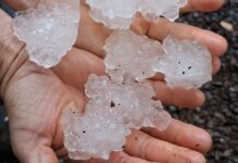 CHUVA INTENSA COM GRANIZO CAUSA DANOS EM 23 MUNICÍPIOS DE SANTA CATARINA E CINCO DECRETAM SITUAÇÃO DE EMERGÊNCIA