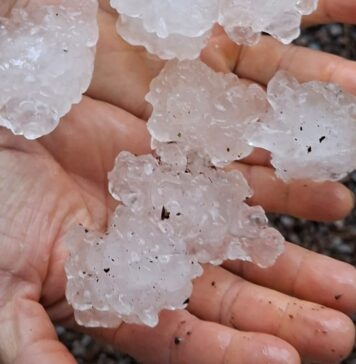 CHUVA INTENSA COM GRANIZO CAUSA DANOS EM 23 MUNICÍPIOS DE SANTA CATARINA E CINCO DECRETAM SITUAÇÃO DE EMERGÊNCIA