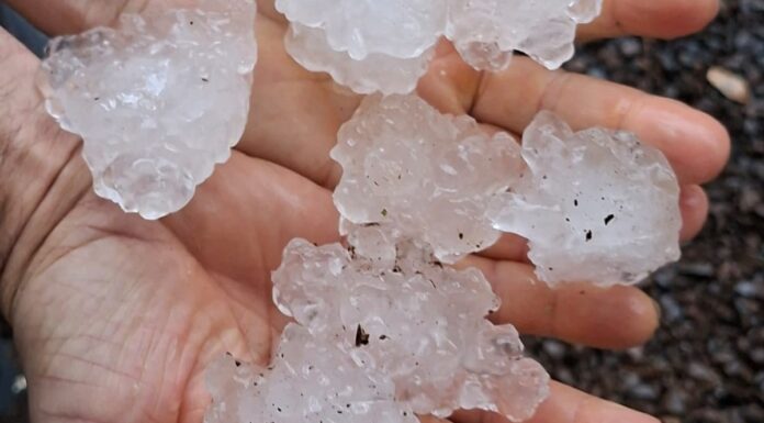 CHUVA INTENSA COM GRANIZO CAUSA DANOS EM 23 MUNICÍPIOS DE SANTA CATARINA E CINCO DECRETAM SITUAÇÃO DE EMERGÊNCIA