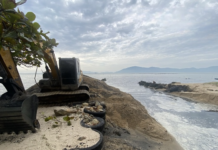 PALHOÇA REFORÇA PREVENÇÃO CONTRA ENCHENTES COM LIMPEZA E DESOBSTRUÇÃO DE CANAIS NA PRAIA DE FORA