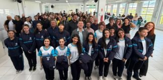 IDEB: PALHOÇA AVANÇA NA EDUCAÇÃO E ENTREGA UNIFORMES PARA 13 MIL ALUNOS DA REDE MUNICIPAL