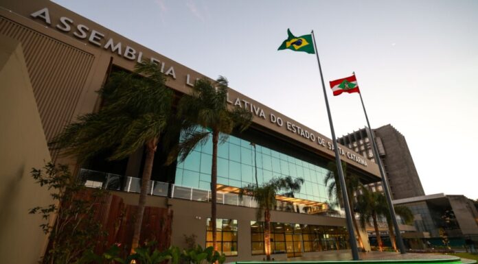EM VIRTUDE DO CALENDÁRIO ESPECIAL, ALESC SUSPENDE SESSÕES E REUNIÕES DAS COMISSÕES