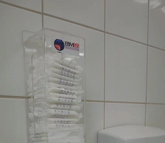 DIGNIDADE MENSTRUAL: FLORIANÓPOLIS AMPLIA DISTRIBUIÇÃO DE ABSORVENTES NAS ESCOLAS MUNICIPAIS