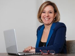 LÚCIA HELENA VIEIRA ASSUME PRESIDÊNCIA DA ACI E PROMETE NOVO CICLO PARA A IMPRENSA CATARINENSE