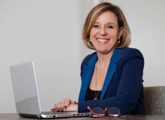 LÚCIA HELENA VIEIRA ASSUME PRESIDÊNCIA DA ACI E PROMETE NOVO CICLO PARA A IMPRENSA CATARINENSE